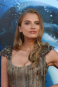 Tanya-Mityushina--47-Meters-Down-Premiere--20.jpg