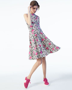 Valentino-Sleeveless-Floral-Wave-Dress.thumb.jpg.5c2d54769d1e8269fc93b166118435be.jpg