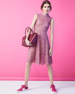 Valentino-Sleeveless-Heavy-Lace-Dress-with-Scarf-Tie.thumb.jpg.997ada495419e397974d260039dd31ab.jpg