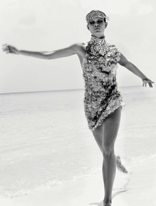 Vogue_Germany_Juli_2017-19.jpg