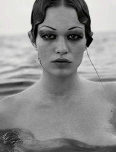 Vogue_Germany_Juli_2017-3.jpg