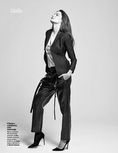 Yodona-625-Missy-Rayder-por-Joshua-Jordan-Fashion-April-22-2017-1.thumb.jpg.9111d03bea085c149335a4f2b9f8510f.jpg