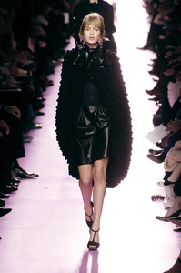 Yves_Saint_Laurent_Fall_2006_uwTq0cntVRXx.thumb.jpg.0326ed032f58df1074fb3fba96f60d98.jpg