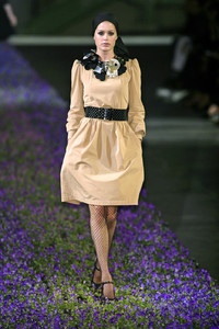 Yves_Saint_Laurent_Spring_2007_WZ01hZ7bXR7x.thumb.jpg.44e19f405abc865d4f292d07d40abfe2.jpg