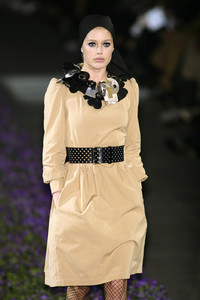 Yves_Saint_Laurent_Spring_2007_q_AMyAW1u1Ux.thumb.jpg.12130e0b404e75c0cd2ed8d5bc7cd23b.jpg