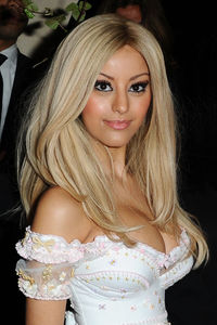 Zahia-Dehar-avant-sa-metamorphose.jpg