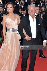 alain-delon-and-marine-lorphelin-attend-the-premiere-of-zulu-and-the-picture-id169581022.jpg