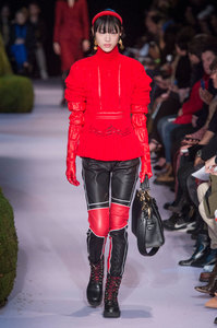 altuzarra-rf17-1230.thumb.jpg.e0fcbc254c588789b5e6a3b7ad245455.jpg