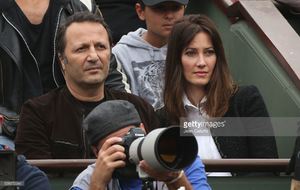 arthur-and-his-girlfriend-mareva-galanter-attend-the-mens-singles-picture-id538372344.jpg
