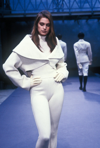 azzedine-alaia-fw-1989-2.thumb.png.a323b844472ff993a9d6170a40e5af23.png