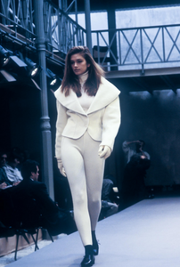 azzedine-alaia-fw-1989-5.thumb.png.1f7d2064664fd7e2a06082024f6f8927.png