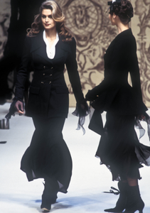 chanel-haute-couture-ss-1993-1.thumb.png.6e958429c93d0d79d40dac01cd8faf28.png