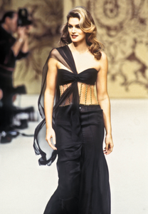 chanel-haute-couture-ss-1993-7.thumb.png.dc110edf09d39ff6e3248521e6f56fa7.png