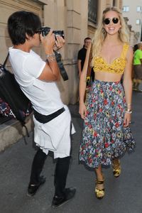 chiara-ferragni-leaving-the-prada-show-in-milan-italy-06-18-2017-7.jpg