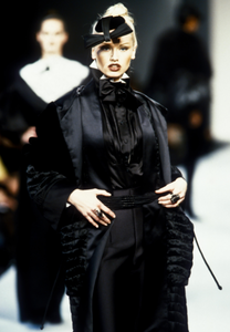 claude-montana-fw-1996-8.thumb.png.fda9950624667537c1d0904fe9904bf4.png