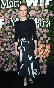 danielle-panabaker-women-in-film-max-mara-face-of-the-future-awards-in-la-06-12-2017-3.thumb.jpg.8746851e8794077d38f02e15a46d5e3d.jpg