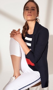 die-weisse-hose-im-capri-schnitt-ein-oberteil-mit-blockstreifen-und-ein-dunkelblauer-blazer-dazu-meh-lor-look-geht-eigentlich-kaum-sail-away_11585_56117.thumb.jpeg.97e1a92cfa6163ee50af24fc12f50757.jpeg