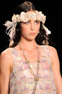 edie_anna_sui_ss14_nymag_4.thumb.jpg.080ff83f70ffe8fe0fc78e7a4b1b5eb0.jpg