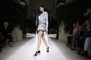edie_balenciaga_ss14_nowfashion_3.thumb.jpg.cb6c5109f47d0513c34a2fcfb6156ad5.jpg