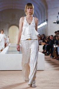 edie_balenciaga_ss16_nowfashion.thumb.jpg.b37077d1288d6de046aa4e77f50b5e35.jpg