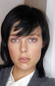 edie_burberry_ss14_marieclaire.thumb.jpg.8b0058874a319d27b6be823838e7b2e6.jpg