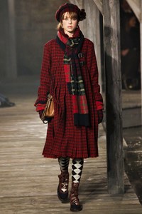 edie_chanel_edinburgh_2013_vogue_1.thumb.JPG.32f586d9c7f31dc5053c3f4b82ded8f0.JPG