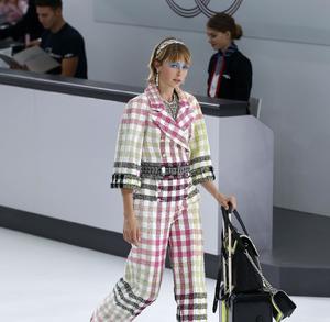 edie_chanel_ss16_welt.thumb.jpg.194224b22467457d19ac93df476a4a47.jpg