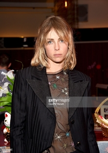 edie_choreomania_12jun17_gettyimages_3.thumb.jpg.c59eaffc25d2f77e271c3e7c3a307fb6.jpg