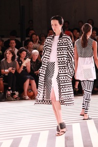 edie_edun_ss14_andyourbird-cansing_robin_west_1.thumb.jpg.3e59f0b1bec6a3f32ace6b3c7a2756f3.jpg