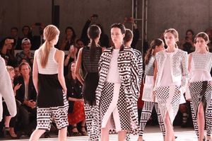 edie_edun_ss14_andyourbird-cansing_robin_west_2.thumb.jpg.90d2fbd34cc588dd61745324cb85b0e0.jpg