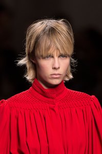 edie_fendi_ss16_fashionising_2.thumb.jpg.40bdbe7618ce391915b06ca87ee97c4c.jpg