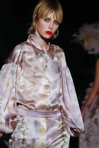edie_giles_ss16_nowfashion.thumb.jpg.225e239e8c0a353e656df475bafed1f2.jpg