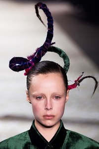 edie_haider_ackermann_aw16_fashionising_1.thumb.jpg.b9ef0418f53618cc12a5e22d6a89bfaf.jpg