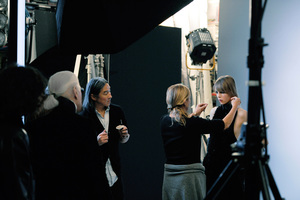edie_karl_lagerfeld_aw12_bts_imgbox_9.thumb.jpeg.5a8c91409c0e14b2bfaf78f478864342.jpeg