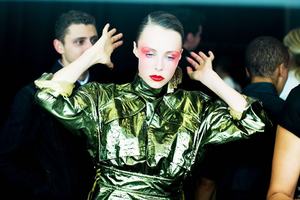 edie_kenzo_ss17_anthonyturnerhair.thumb.jpg.b85d81ecf4bd459caea2a644f94b9347.jpg