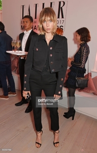edie_kors_tatler_29jun17_gettyimages_5.thumb.jpg.28dac76726c30f1694e7c2730921a279.jpg
