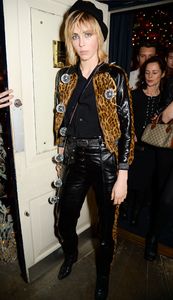 edie_love_christmas_16dec16_imgbox_celebrityphotos_6.thumb.jpg.2228f41de38fc0c29880bea08a32746c.jpg