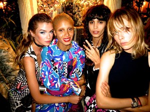 edie_marc_jacobs_love_19sep16_vanityfair.thumb.jpg.c803abcc5709bb7f381b2712b64e9af1.jpg
