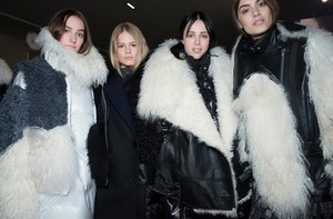 edie_sacai_aw14_10magazine.thumb.jpg.d7fe7f3749ad0f54315f5fcef9b016fb.jpg