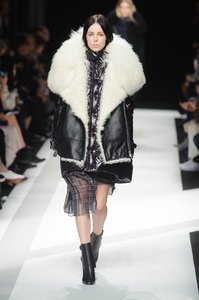 edie_sacai_aw14_fashionising.thumb.jpg.c99323adc8aff018e71a43bbd5d6e169.jpg