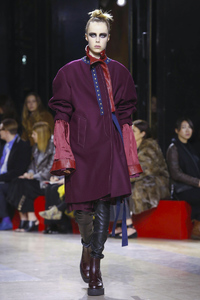 edie_sacai_aw16_nowfashion.thumb.jpg.9aa3c23d0bacc418d25293581a451373.jpg