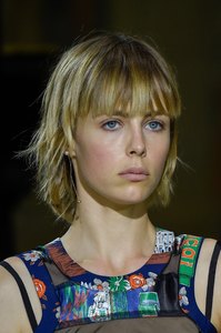 edie_sacai_ss16_fashionising_1.thumb.jpg.655b10d49ba739d524053a5d25038ffa.jpg