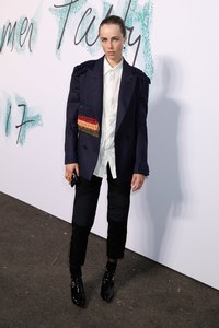 edie_serpentine_29jun17_vogue.thumb.JPG.f6aa6de26f081c6e15fd1494a3fa9c48.JPG