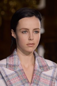 edie_stella_mccartney_aw13_fashionising_2.thumb.jpg.42ae4680f0e59d9156fe068024ccfdd9.jpg