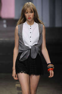 edie_twenty8twelve_ss11_fashionnetwork_5932eb4d.thumb.jpg.b2187d64114c6d83678314b31e44e58d.jpg