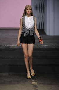 edie_twenty8twelve_ss11_fashionnetwork_5932eb5c.thumb.jpg.b6cd8a720dc34b9e1819f0dbf9fbb39f.jpg