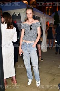 edie_va_summer_party_21jun17_rexfeatures_1.thumb.jpg.fe20e6d2d8349669a9335c6c3ab12b41.jpg
