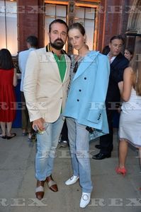 edie_va_summer_party_21jun17_rexfeatures_2.thumb.jpg.32d6bf7fb7bdaa4e0fb542f1a7d2c581.jpg
