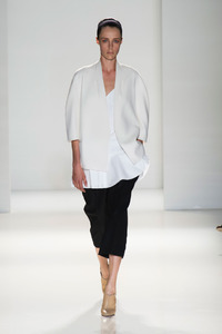 edie_victoria_beckham_ss14_nymag_1.thumb.jpg.98871cd9e584d65293f4a86931f1c969.jpg