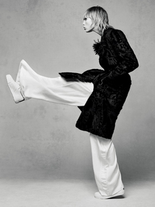 edie_vogue_china_dec15_imagebam_photocouture-show_10.thumb.jpg.1d6e719126ff7e9a5d8e3b192f1492e4.jpg